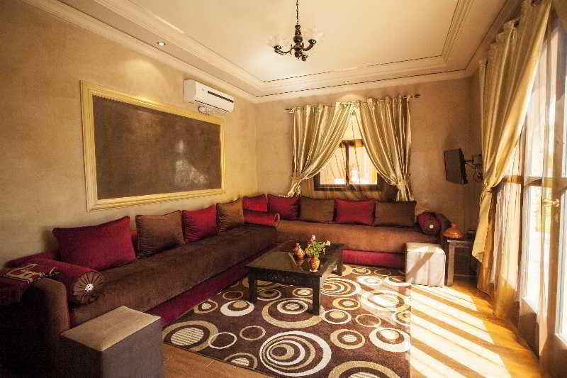 ApartHotel Nzaha Tahanaout Bagian luar foto